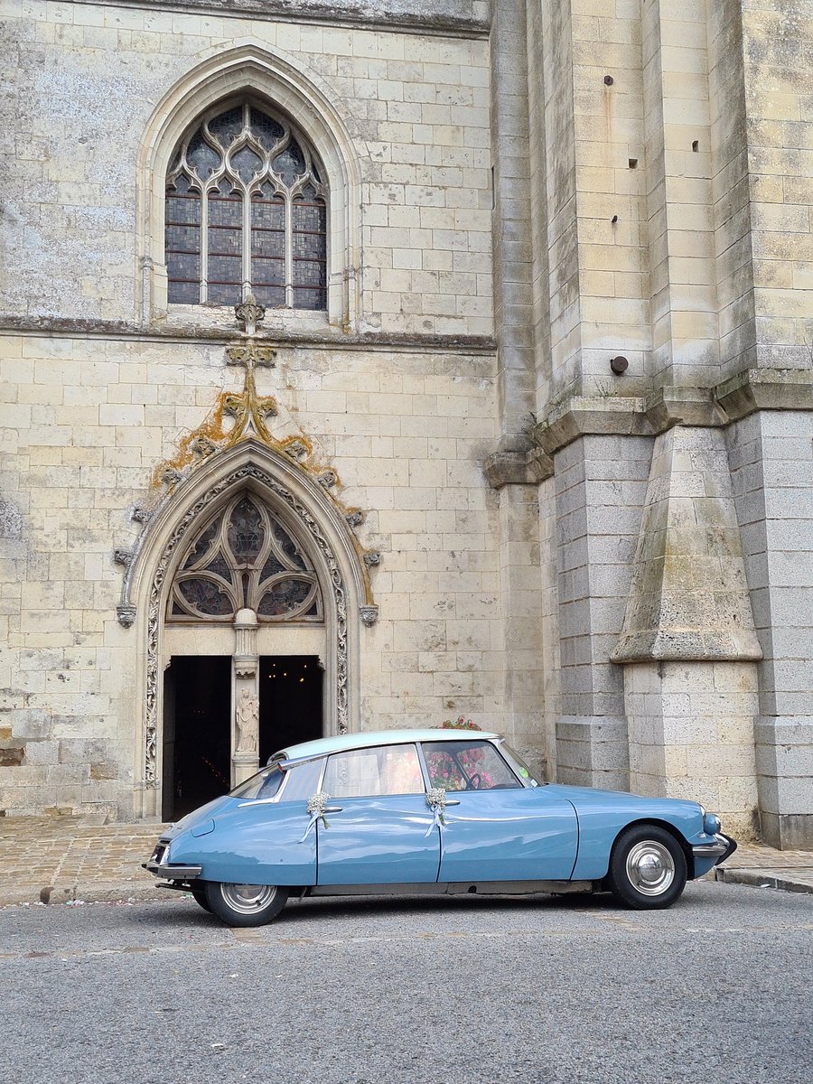 AlexChavance's tweet photo. Toujours un plaisir de croiser des autos authentiques comme cette sublime DS 21 ! 🇨🇵

#Citroën #auto #cars #photo #photography #Passion #France @CitroenFrance @CitroenHeritage https://t.co/R2DRBGLmJH