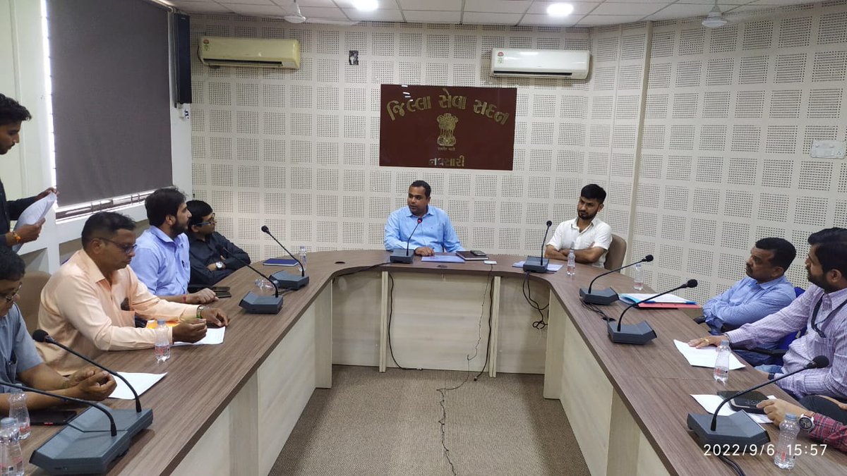 CollectorNav's tweet photo. આજરોજ  મતદારયાદી ખાસ સંક્ષિપ્ત સુધારણા કાર્યક્રમ - ૨૦૨૨ અંતર્ગત જિલ્લાના ઔધોગિક એકમો સાથે મિટિંગ યોજી.
 કામદારોની મતદારયાદીમાં મહત્તમ નોંધણી બાબતે જરૂરી સૂચનો કર્યા.@pkumarias @CMOGuj @CEOGujarat @ECISVEEP @InfoGujarat https://t.co/ZFAo1IyXSZ