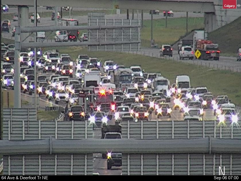 NewsRadioCGY's tweet photo. Collision on Deerfoot Trail between Beddington Trail & 64th Avenue in SB RHL.
#InstantVolume stacks ride beyond Airport Trail/96th Ave.
#ABRoads #yyctraffic https://t.co/Mi1Loi2Etg