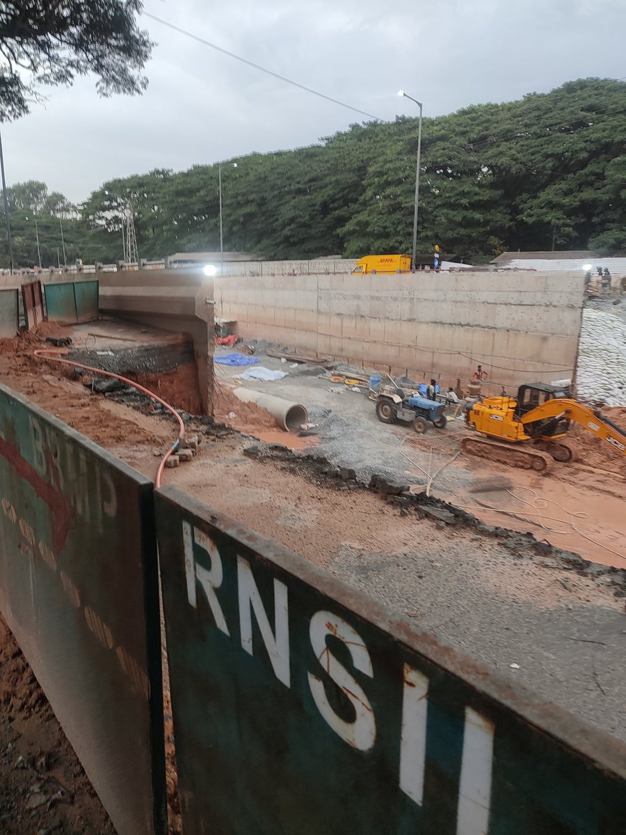 ChutneyPudi's tweet photo. Hal underpass seems to be making progress despite rains !! Good to see progress. 👌🏻
#hal #halunderpass #underpass @WFRising @BBMPCOMM #bengaluru #Nammabengaluru https://t.co/qKtjchJ4vp
