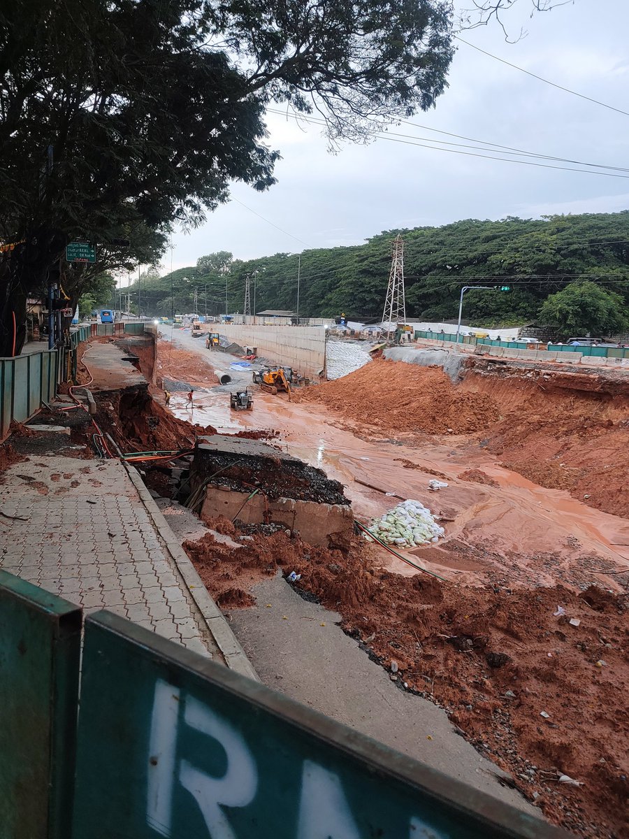 ChutneyPudi's tweet photo. Hal underpass seems to be making progress despite rains !! Good to see progress. 👌🏻
#hal #halunderpass #underpass @WFRising @BBMPCOMM #bengaluru #Nammabengaluru https://t.co/qKtjchJ4vp
