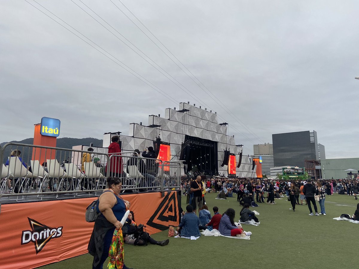 mefelipeeee's tweet photo. #RockInRio https://t.co/OO76rAPLRK