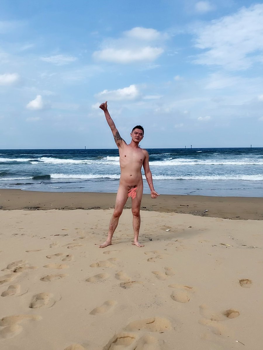#福隆海水浴場
來玩水就是要裸呀～
不然是要怎麼玩呢～