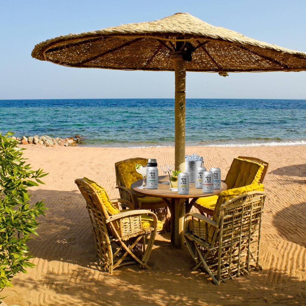 ShakaCanDrinks's tweet photo. Fall may be just around the corner, but we’re still in a Summer state of mind 😎 #cheers https://t.co/UC7sLYhvWF https://t.co/AIMLpLb8GR