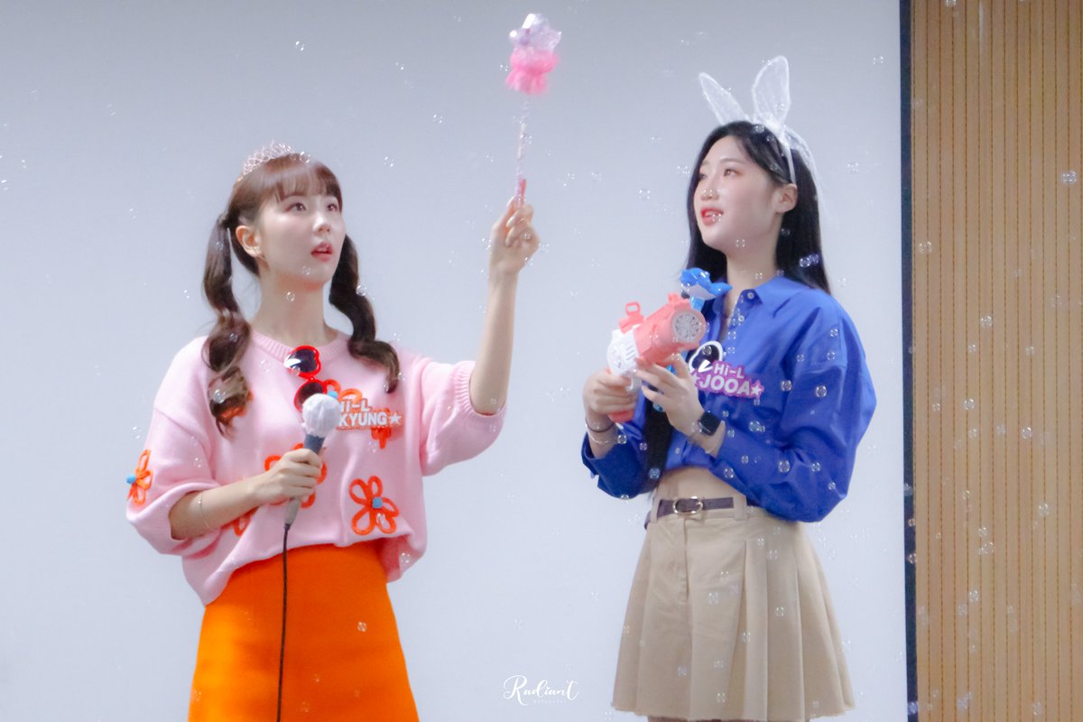0lLuvfor's tweet photo. 220828 대면 팬싸

비눗방울이 좋아❤️

#하이엘 #Hi_L #주아 #JooA #다경 #Dakyung https://t.co/HAgKd6zrFY