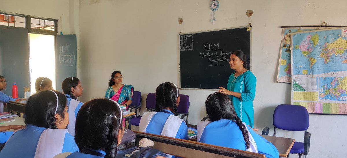 ANTARLINA22's tweet photo. Session on Menstrual Hygiene Management(MHM) with Child Cabinet at Govt. Girls Higher Secondary School, Kanker.@PayalBh08277500 @ManiAnupam @ashishapri2 @birajakabi @sweta247 @UNICEFIndia @WVIndia https://t.co/ne5BUIGHPH
