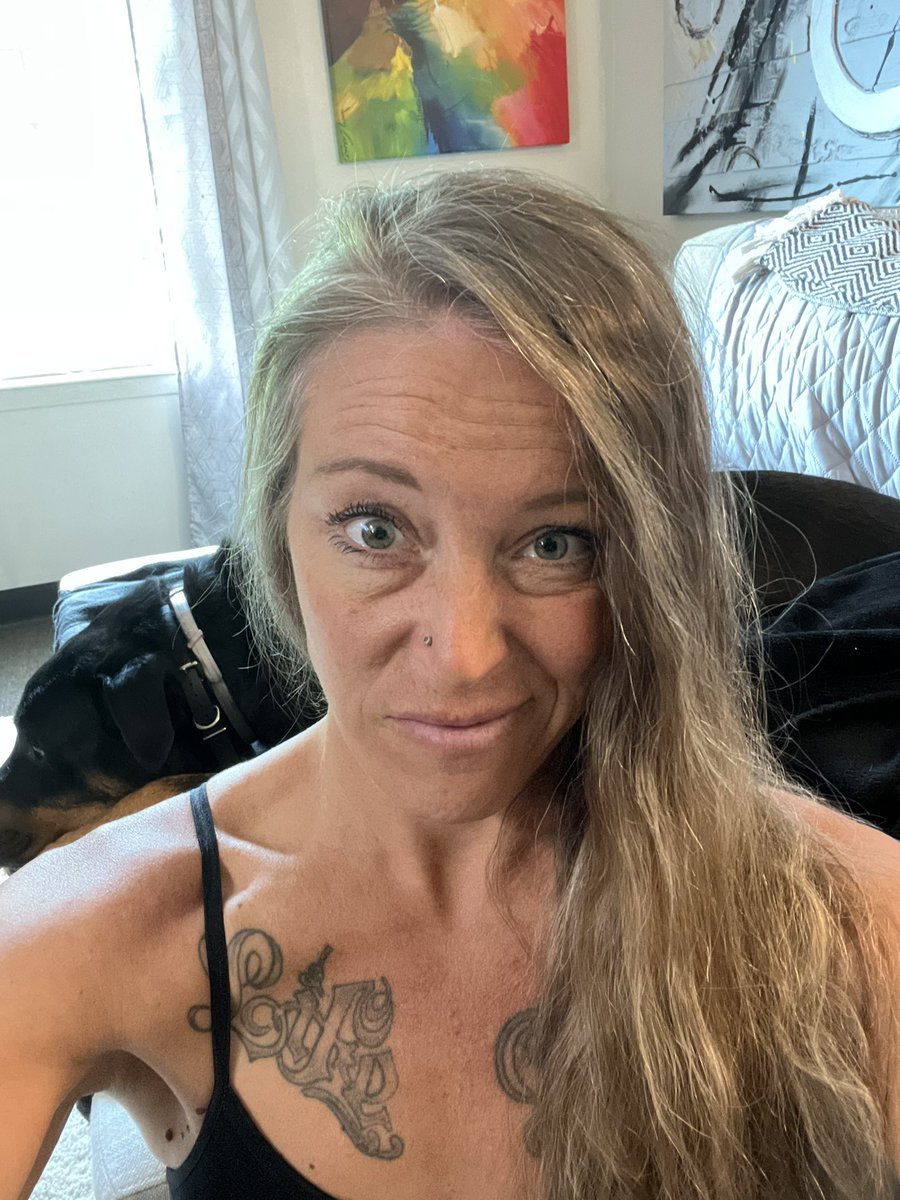 Melissa8339's tweet photo. After having my Facebook hacked and 5k people having a copy of my state of Ohio ID and the cops tell me… to start a fake Facebook account just to get ahold of someone that works for the company!!!! WTF!!! https://t.co/1uO5IJX2zl