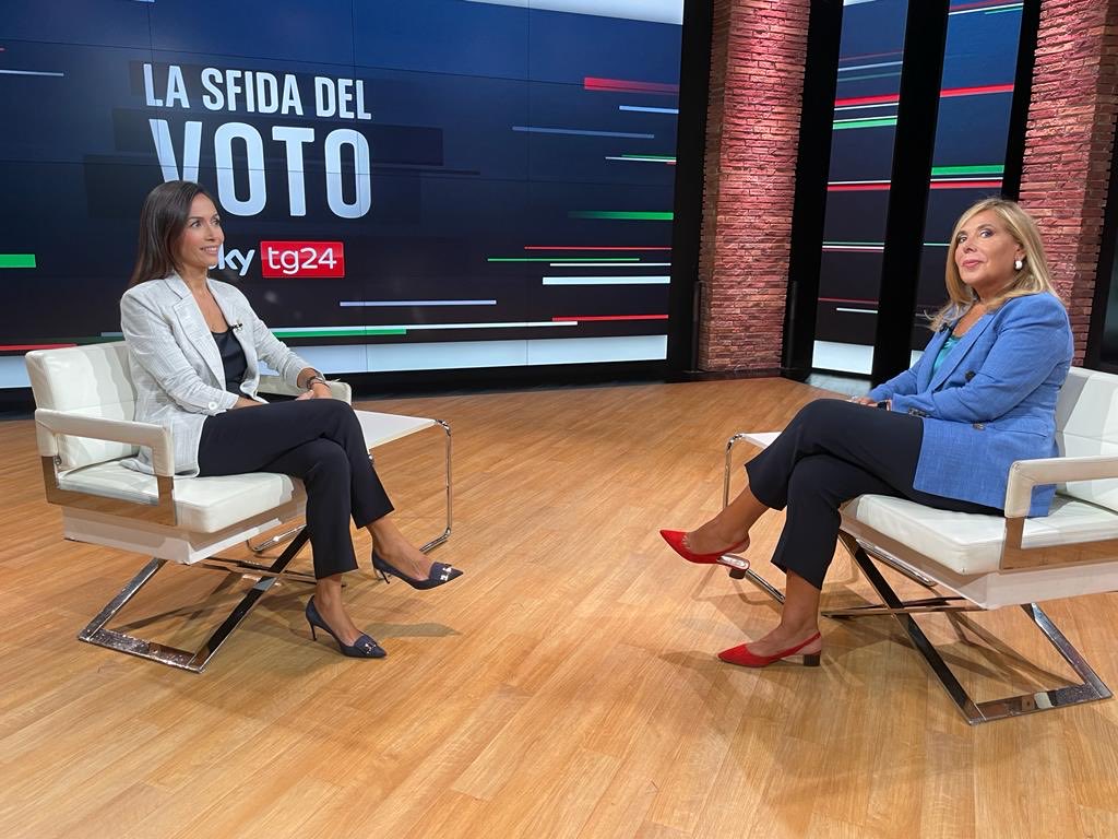 MariaLatella's tweet photo. @mara_carfagna la prima dichiarazione d’amore in Tv: «Lo faccio per la prima volta, Alessandro e’fondamentale per la mia vita privata e per quella pubblica ». #Lasfidaalvoto @SkyTG24 #Lintervista https://t.co/W5VOyKwOv2