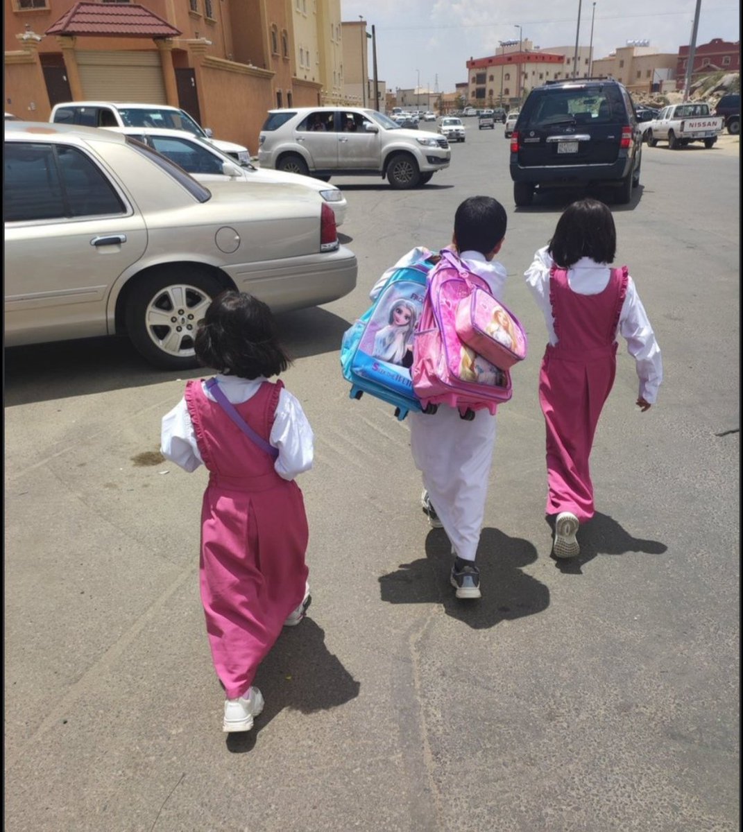 afnan_albaitel's tweet photo. الأخ هو عطاء الحنان هو الحامل لكل هموم البيت، فهو من يقرب المسافات بين أفراد العائلة لهذا يحبه الجميع https://t.co/q3WSr8qQRi