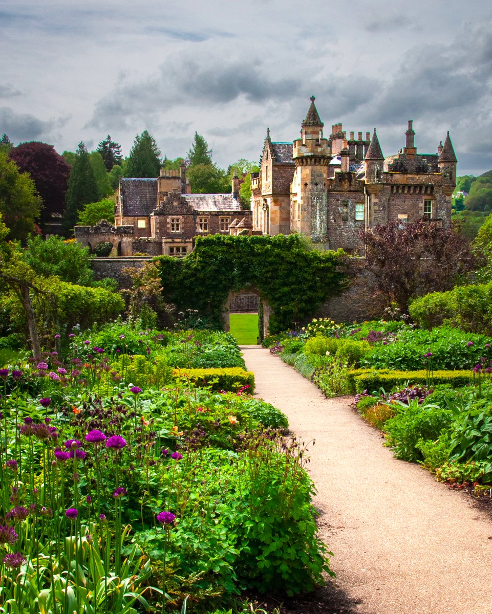 Abbotsford House, near Melrose in the Scottish Borders was home to Sir Walter Scott. Its so easy to lose a few hours in the gardens with wonderful views of the house overlooking the river Tweed #ScotlandisCalling #travelphotography #scotland #gardensoftwitter
