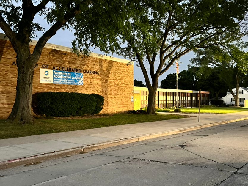 MilwaukeeMPS's tweet photo. Weโre celebrating #mpsdayone at Academy of Accelerated Learning this morning.
Share your back to school photos with us using #MPSDayOne! https://t.co/RSa3A5pp1o