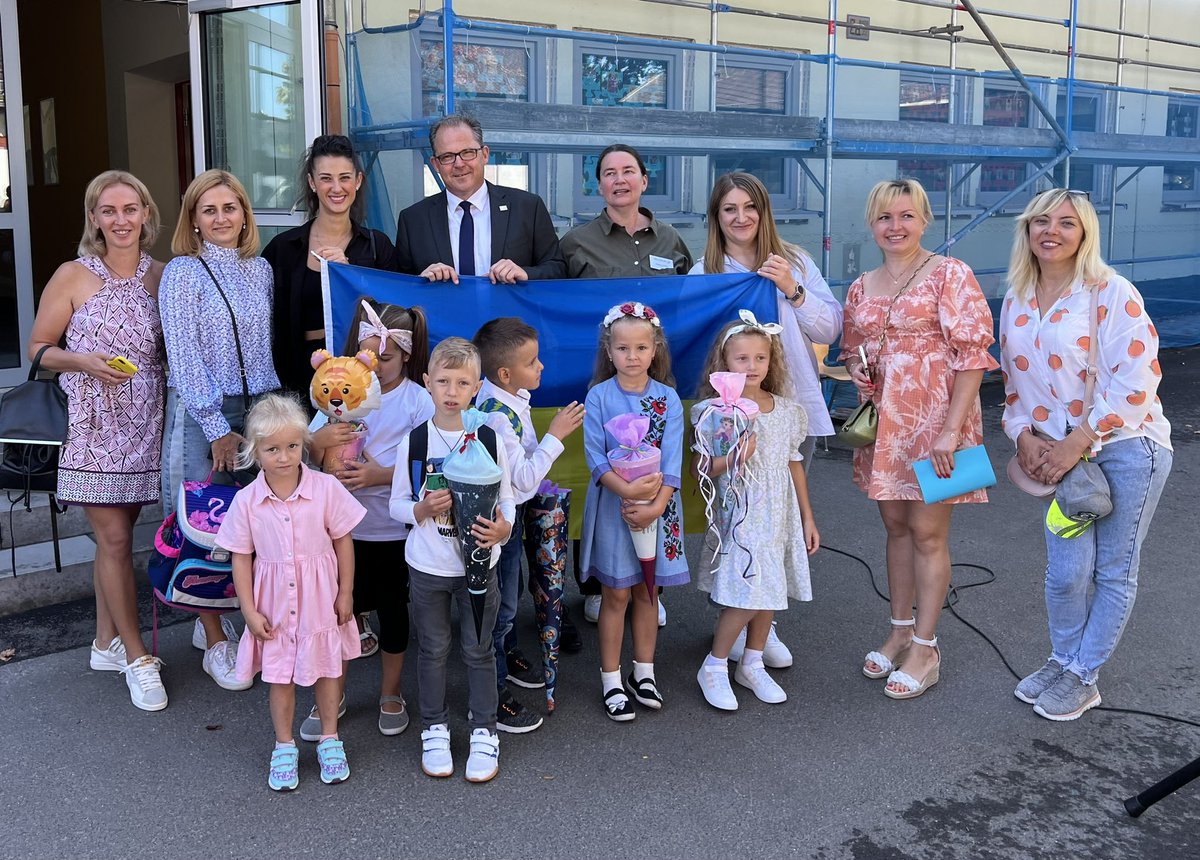 #Eltville 🇺🇦 🙏🏼
Heute eine sehr emotionale EINSCHULUNG von fünf ukrainischen Kindern.
An der Grundschule haben wir eine Integrationsklasse mit über 20 Kindern aus der #Ukraine.
Wir stehen zusammen.
#KinderSindUnsereZukunft 
🇩🇪💞🇺🇦
#SlavaUkraini