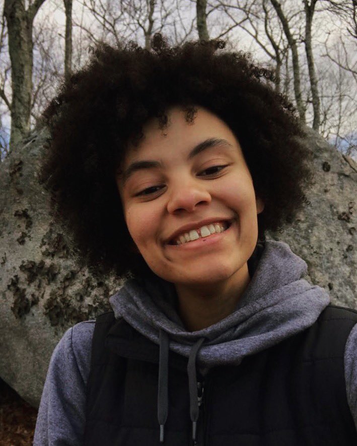 KierraWilk's tweet photo. Ahhh it’s #BlackinGeoscienceweek !! My name is Kierra Wilk👋🏽 I have my B.S in Geology from @rpi and I’m currently a 2nd year planetary science grad student @BrownUniversity. I study water on the Moon and am a NASA Pathways Intern !

#BiG2022
@BlkinGeoscience https://t.co/Fg5wJGY2vW