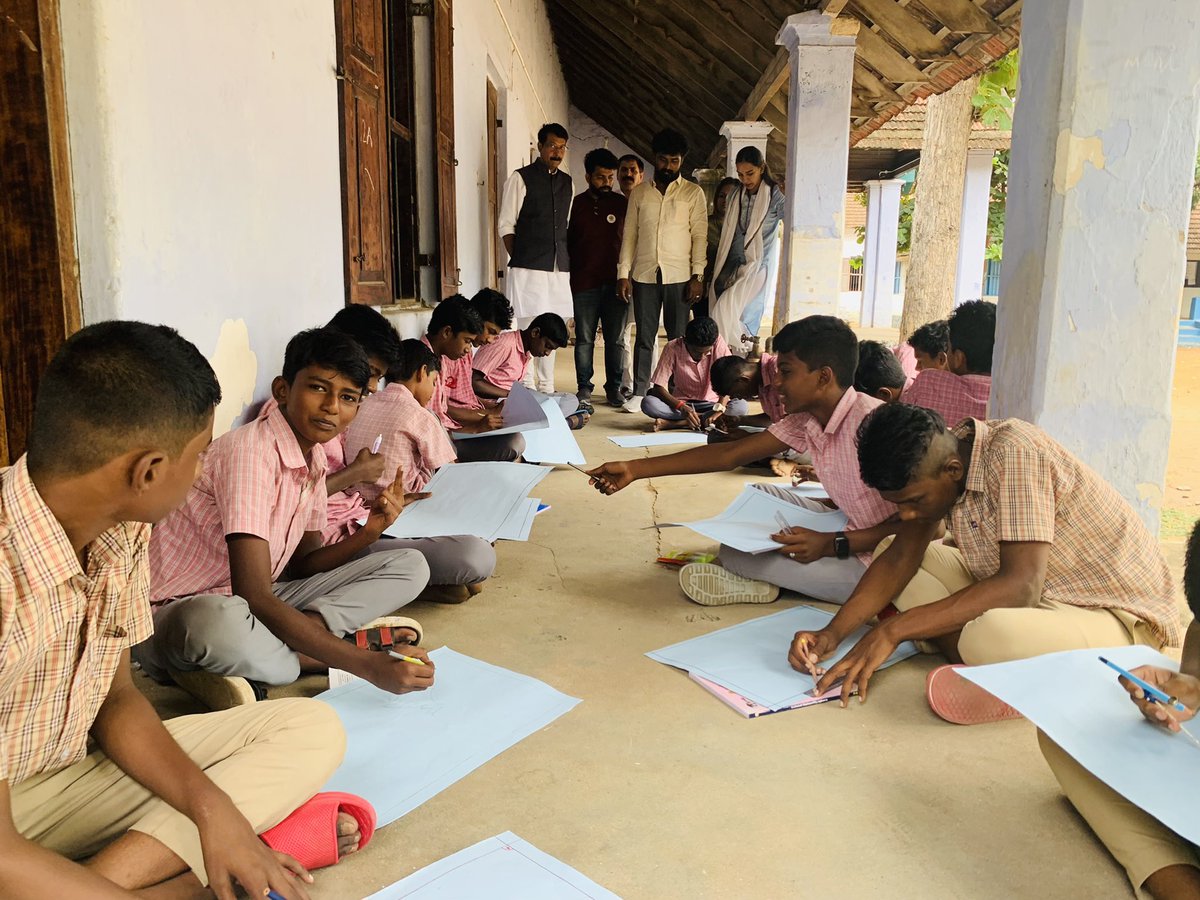 JawaharBalManch's tweet photo. Jawahar Bal Manch joined the most awaited historic Bharat Jodo Yatra to begin on Sep 7 by organizing the first ‘National Painting Competition’ conceptualizing Unity in diversity in S.M.S.M HSS, Suchindram.
#BharatJodoBaccheJodo
#BharatJodoYatra https://t.co/DM3toPBNf9