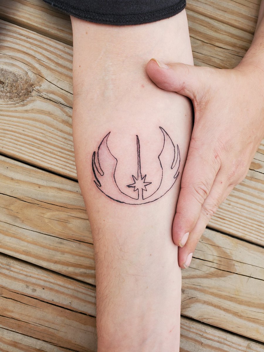 The_BlueLady's tweet photo. Nerds and geeks all welcome alike, come be brave and let this apprentice practice on you! My free period won't last forever 
#tat #tattoo #ink #inked #art #starwars #artist https://t.co/yFecw8e5ez