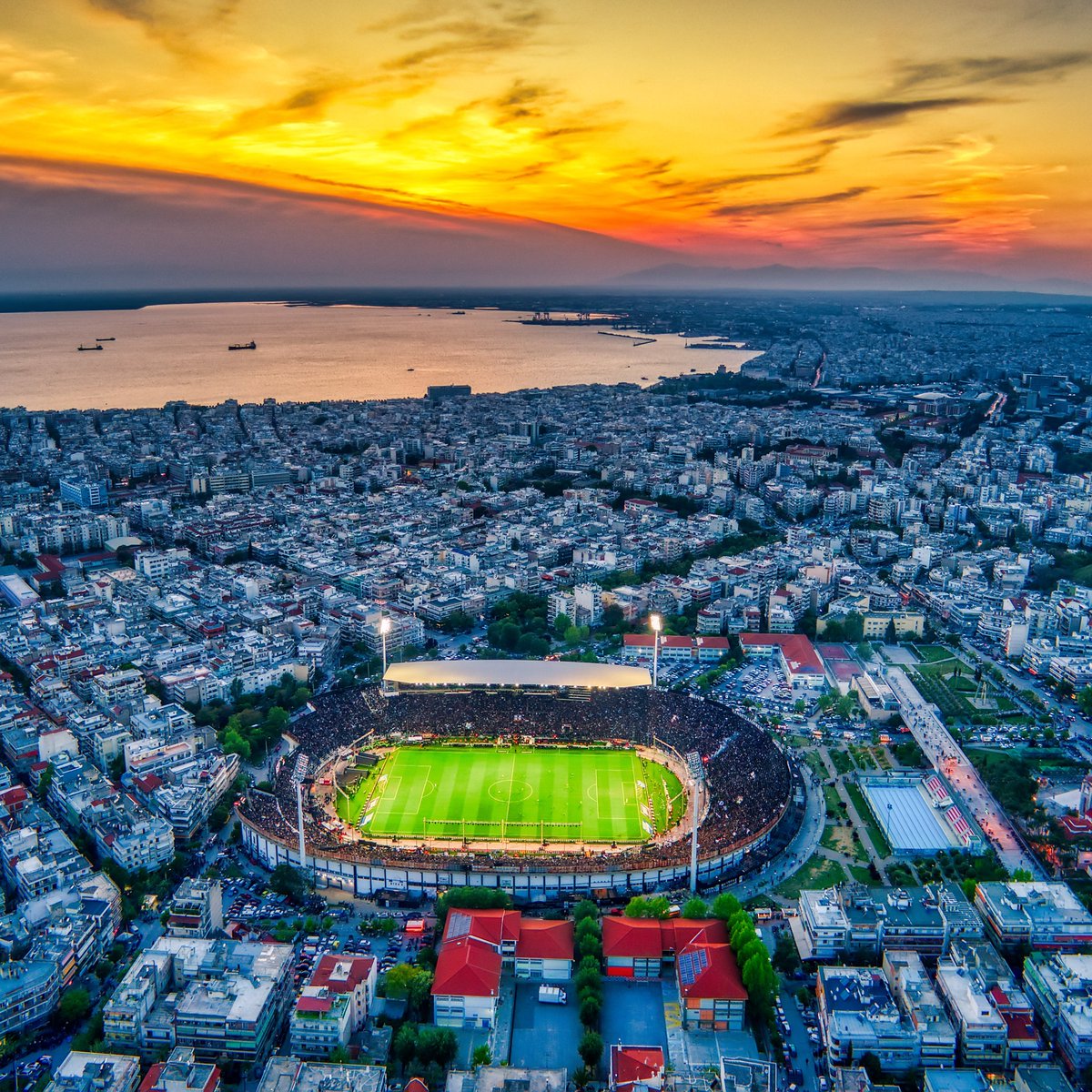PAOK_FC's tweet photo. Home! 🖤🤍#Toumba63 #PAOK https://t.co/Wyvdf7wPK9