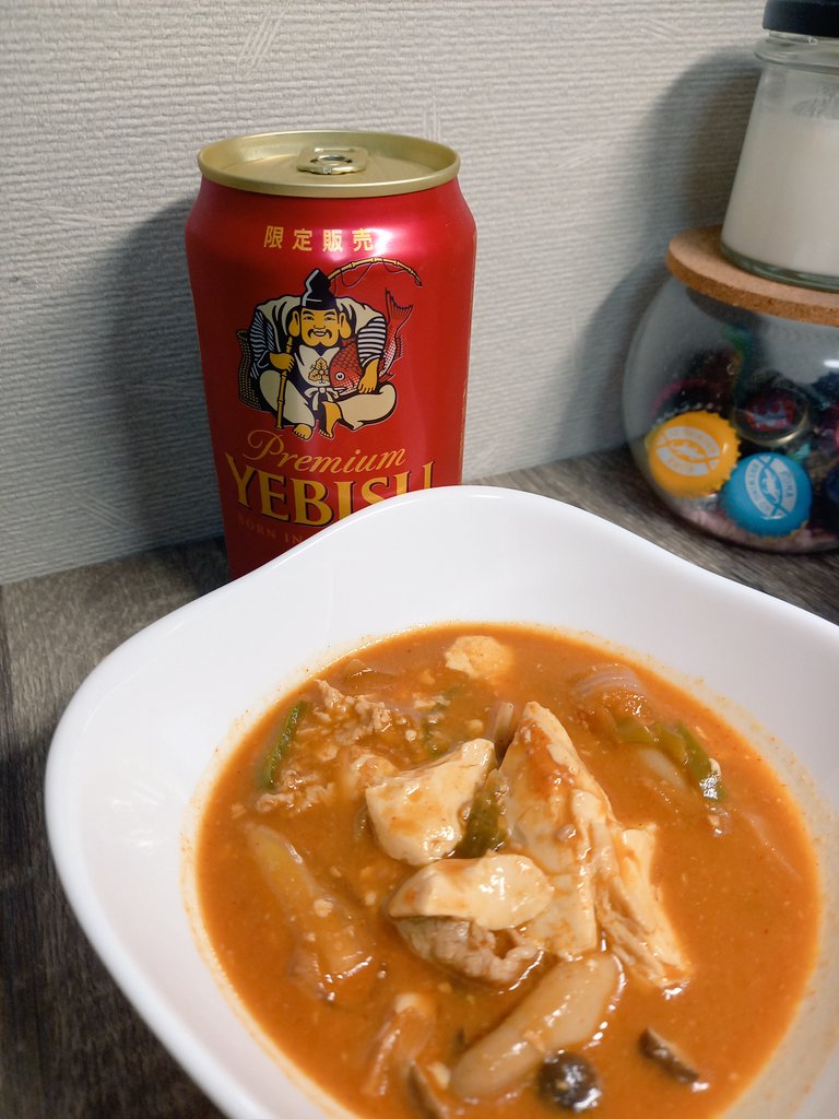 halu_365's tweet photo. 台風疲れ🧟
畑に散乱してた唐辛子大量投下して
辛辛テンジャンチゲで🍻 
ストレス
疲れには
辛いやつ🌶
#ツイッター晩酌部
#琥珀エビス 
#台風怖かった
#種から育てた野菜たち壊滅 https://t.co/ZzT8iw8bia