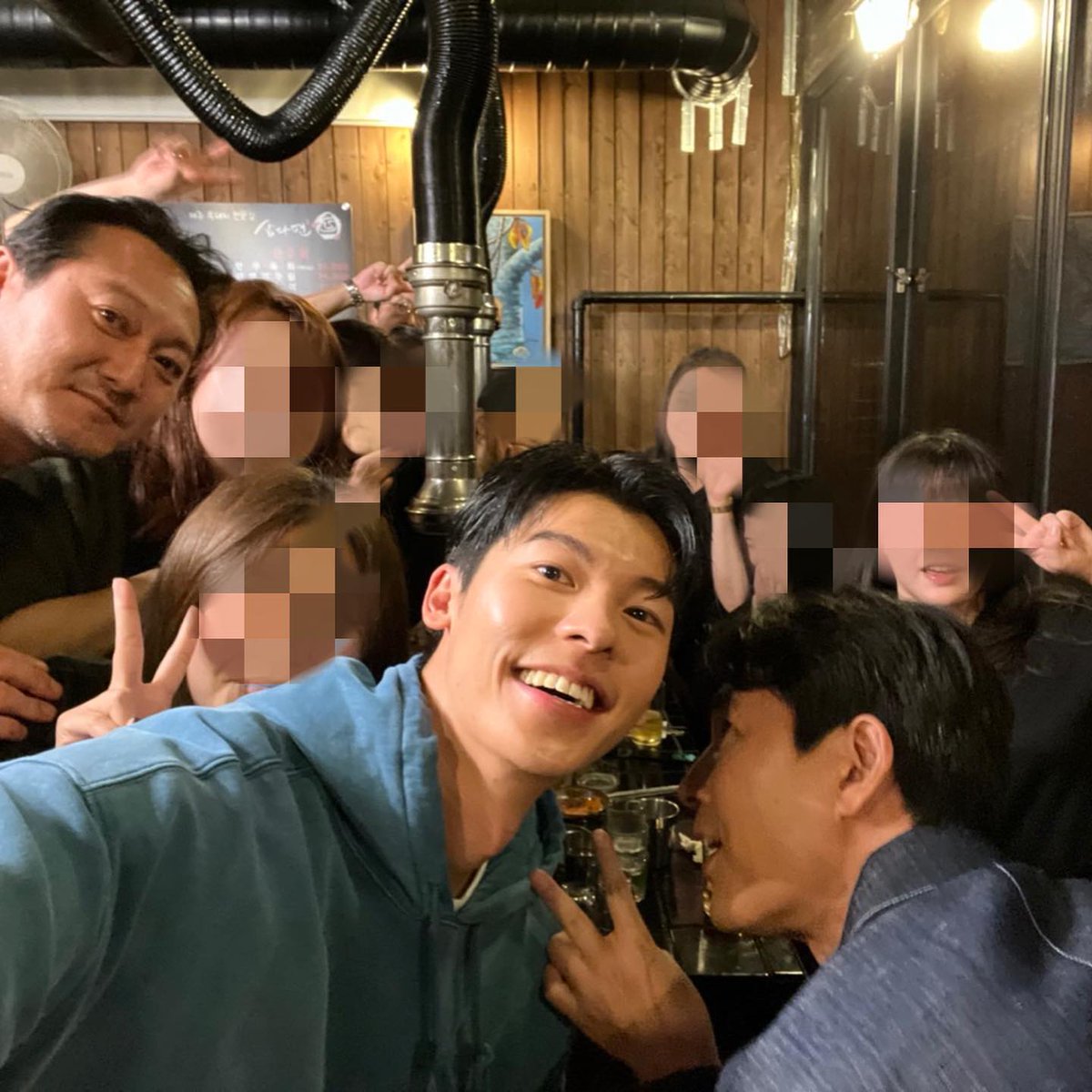 220906 허광한 인스타그램 

초대해줘서 고맙댘ㅋㅋㅋㅋ 아니 깨알같이 한국어 쓰는 거 너무 귀여워 🤦‍♀️🤦‍♀️🤦‍♀️

#허광한 #许光汉 #許光漢