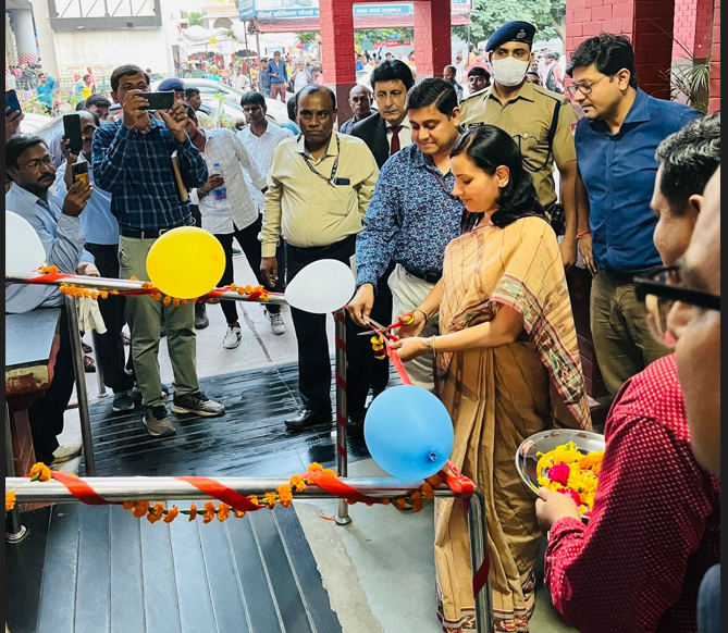 भारतीय विशिष्ट पहचान प्राधिकरण, क्षेत्रीय कार्यालय लखनऊ द्वारा पूर्वोत्तर रेलवे के सहयोग से लखनऊ के चारबाग रेलवे स्टेशन पर आधार केंद्र का उदघाटन किया गया.  <a href="/UIDAI/">Aadhaar</a> <a href="/RailMinIndia/">Ministry of Railways</a> @nerrailwaygkp <a href="/gmner_gkp/">@GM_NERLY_GORAKHPUR</a> <a href="/PibLucknow/">PIB in Uttar Pradesh</a>