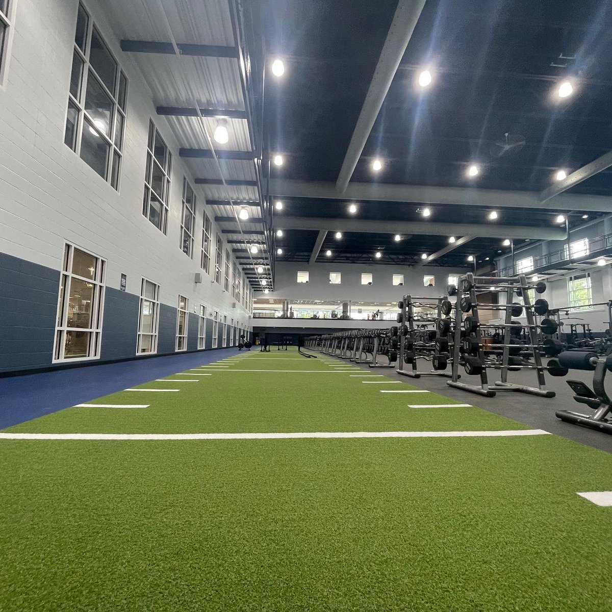 IlliniCampusRec's tweet photo. Welcome to one of the largest recreational strength &amp; conditioning spaces in the Big 10! 💪

This new zone at the ARC features: 
- Free weights
- Indoor turf
- Power racks
- Sectorized weight machines
- and more! https://t.co/qtgq4670xX