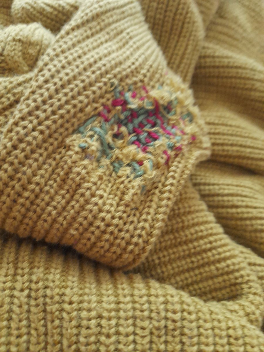 Hull_Central's tweet photo. You can join the workshop in person or online, as part of two Days of Commoning this weekend by @tweetcraftspace at Hull Central Library https://t.co/6Y4WhoHEQX @GroundGallery @emmajanedolan @ClaudiaCeramics @AnniTracy1 @go_forth_n @traenerhus @FeralArtSchool https://t.co/gn3aGQN8uu