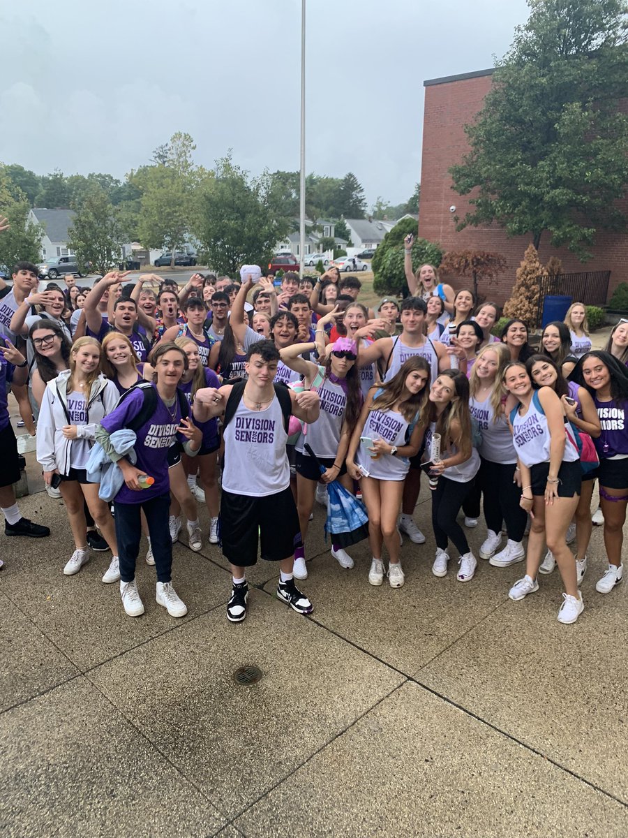 DanFazioDAHS's tweet photo. Our seniors were certainly spirited this morning as they entered for their last first day of high school! Wishing all students at DAHS a great first day back. https://t.co/2YkJ76khxN
