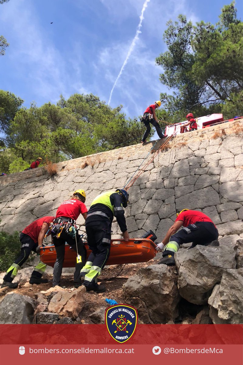 BombersdeMca's tweet photo. Rescat simultani:
-Porteig amb lesió al turmell al Castell d'Alaró, #GRMInca.
-Rescat d'un ciclista a vorera de carretera amb múltiples lesions. Ha caigut d'uns 8 metres a prop del Coll de Sa Batalla, #ParcSóller i 2 bombers #ParcInca. https://t.co/FYyJrpuwrk