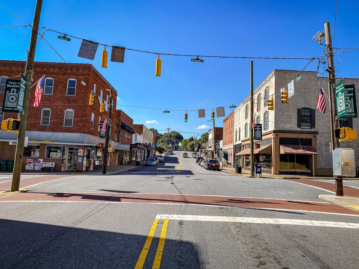 TheSociableAdv's tweet photo. Just north of Greensboro, Madison, NC, is a charming town in Rockingham County that is working hard to revitalize its downtown area.
@VisitNC @RockinghamCoNC
#getoutsideandexplore #explorelocal #madisonnc #rockinghamcountyNC #visitnc https://t.co/jjA8mAStoM