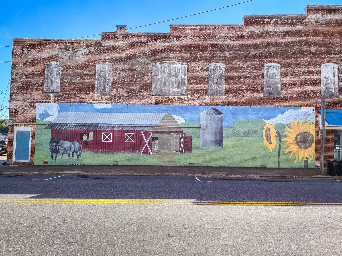 TheSociableAdv's tweet photo. Just north of Greensboro, Madison, NC, is a charming town in Rockingham County that is working hard to revitalize its downtown area.
@VisitNC @RockinghamCoNC
#getoutsideandexplore #explorelocal #madisonnc #rockinghamcountyNC #visitnc https://t.co/jjA8mAStoM