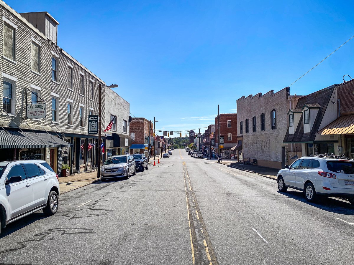 TheSociableAdv's tweet photo. Just north of Greensboro, Madison, NC, is a charming town in Rockingham County that is working hard to revitalize its downtown area.
@VisitNC @RockinghamCoNC
#getoutsideandexplore #explorelocal #madisonnc #rockinghamcountyNC #visitnc https://t.co/orfMw7eyFA