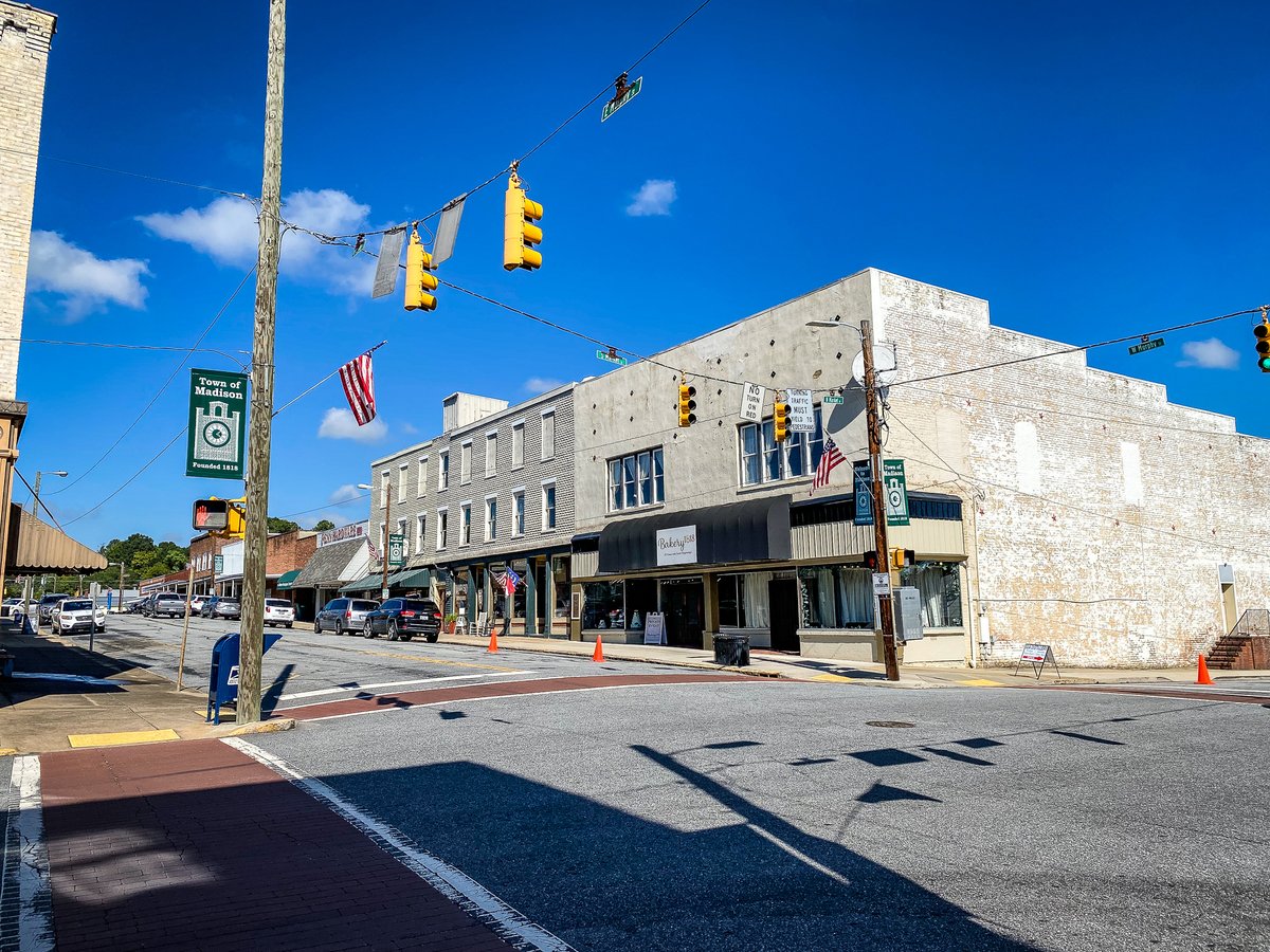 TheSociableAdv's tweet photo. Just north of Greensboro, Madison, NC, is a charming town in Rockingham County that is working hard to revitalize its downtown area.
@VisitNC @RockinghamCoNC
#getoutsideandexplore #explorelocal #madisonnc #rockinghamcountyNC #visitnc https://t.co/orfMw7eyFA