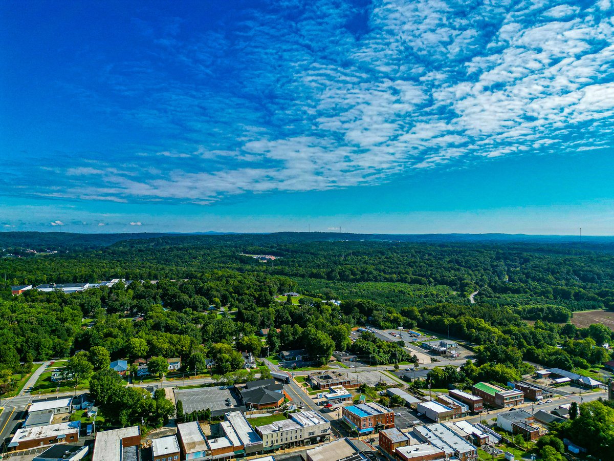TheSociableAdv's tweet photo. Just north of Greensboro, Madison, NC, is a charming town in Rockingham County that is working hard to revitalize its downtown area.
@VisitNC @RockinghamCoNC
#getoutsideandexplore #explorelocal #madisonnc #rockinghamcountyNC #visitnc https://t.co/hD9CbF8ht7
