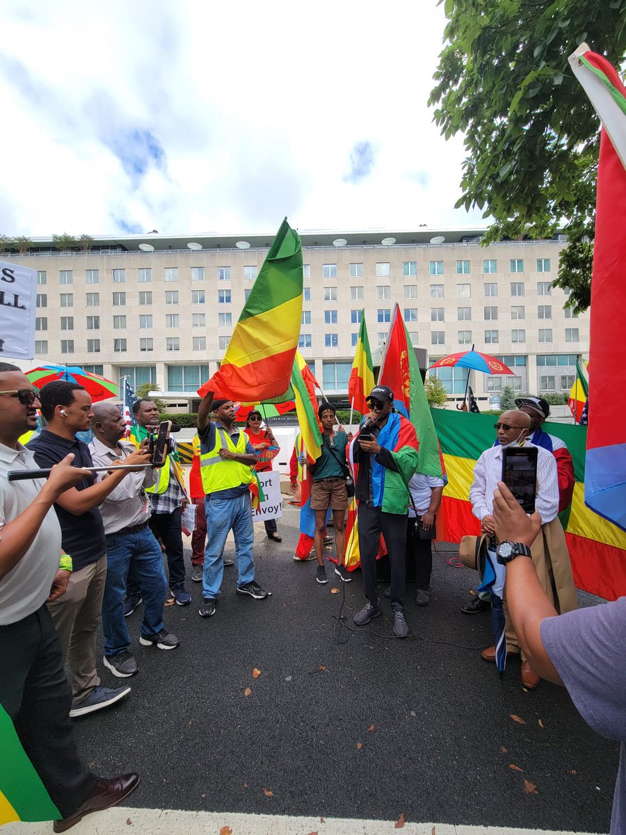 GazettePlusET's tweet photo. #American Ethiopian Community urging the US Gov’t to condemn #TPLF’s renewed attack on Ethiopian violating humanitarian truce. Community requests @USStateDepartm2  to pressure #TPLF to lay down arms, resort to #AU-led peace talks. https://t.co/esi6Sqn5Dg