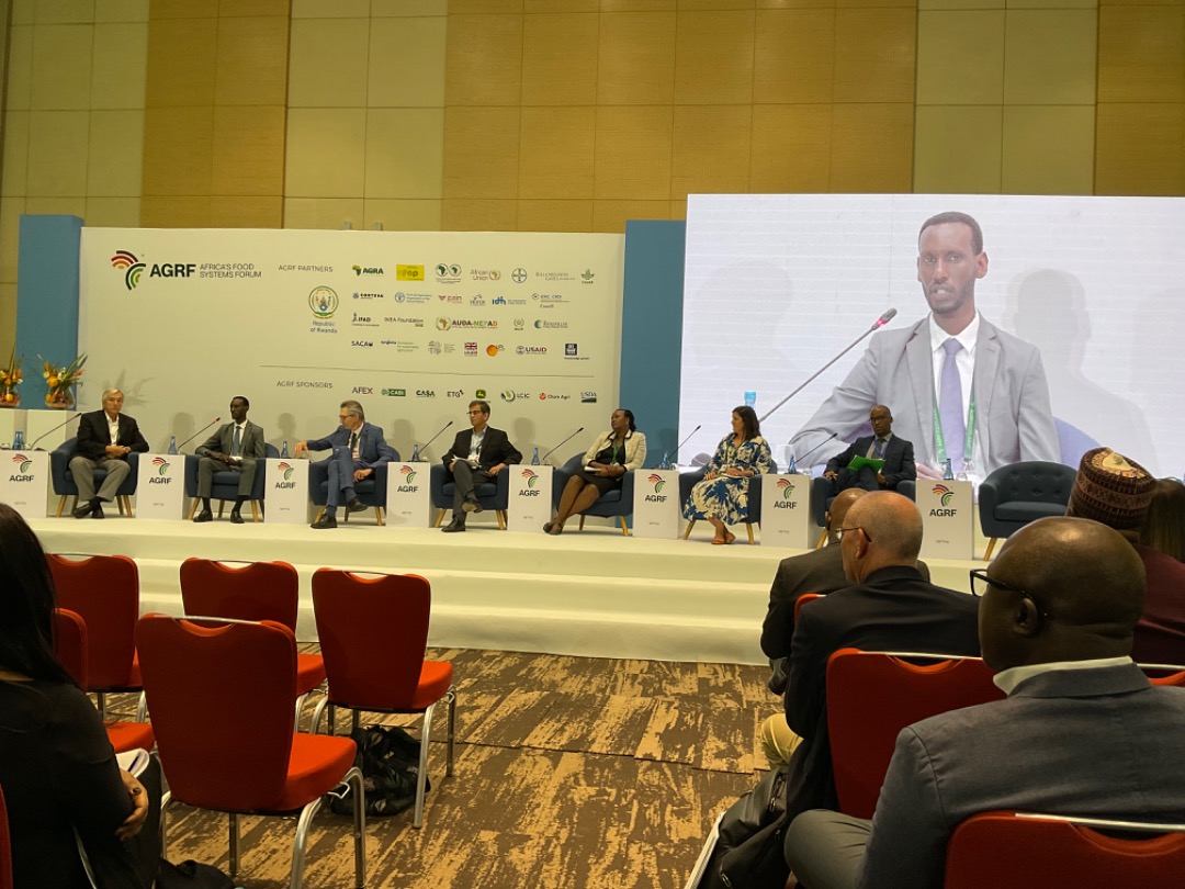 RwandaSpace's tweet photo. Speaking at #AGRF2022 panel today, 
@RwandaSpace's Chief Strategy Officer Mr. Joseph Abakunda highlighted the use of #spacetech and Systems thinking in Climate resilience and Agric development in support of data driven policy making #SDGs

@FRANCISNGABO
@RwandaICT @RwandaAgri https://t.co/pMXXDg49U8