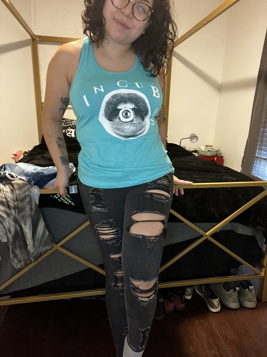 foxybunny13's tweet photo. Clothes on, clothes off #beforeandafter #offandon #onlyfansgirl https://t.co/eXYcZPortD