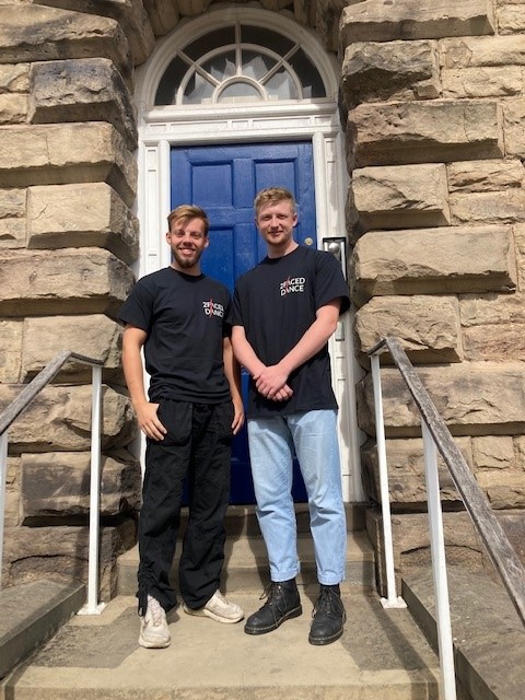 2faceddance's tweet photo. Say hello to Matt and Lew-our new Professional Placement students! We're delighted to have them joining us for the year ahead. When they're not practicing in the studio, you can catch them on the road touring. Watch this space for more info.
#2faceddance #professionalplacement https://t.co/8Momo8Cwft