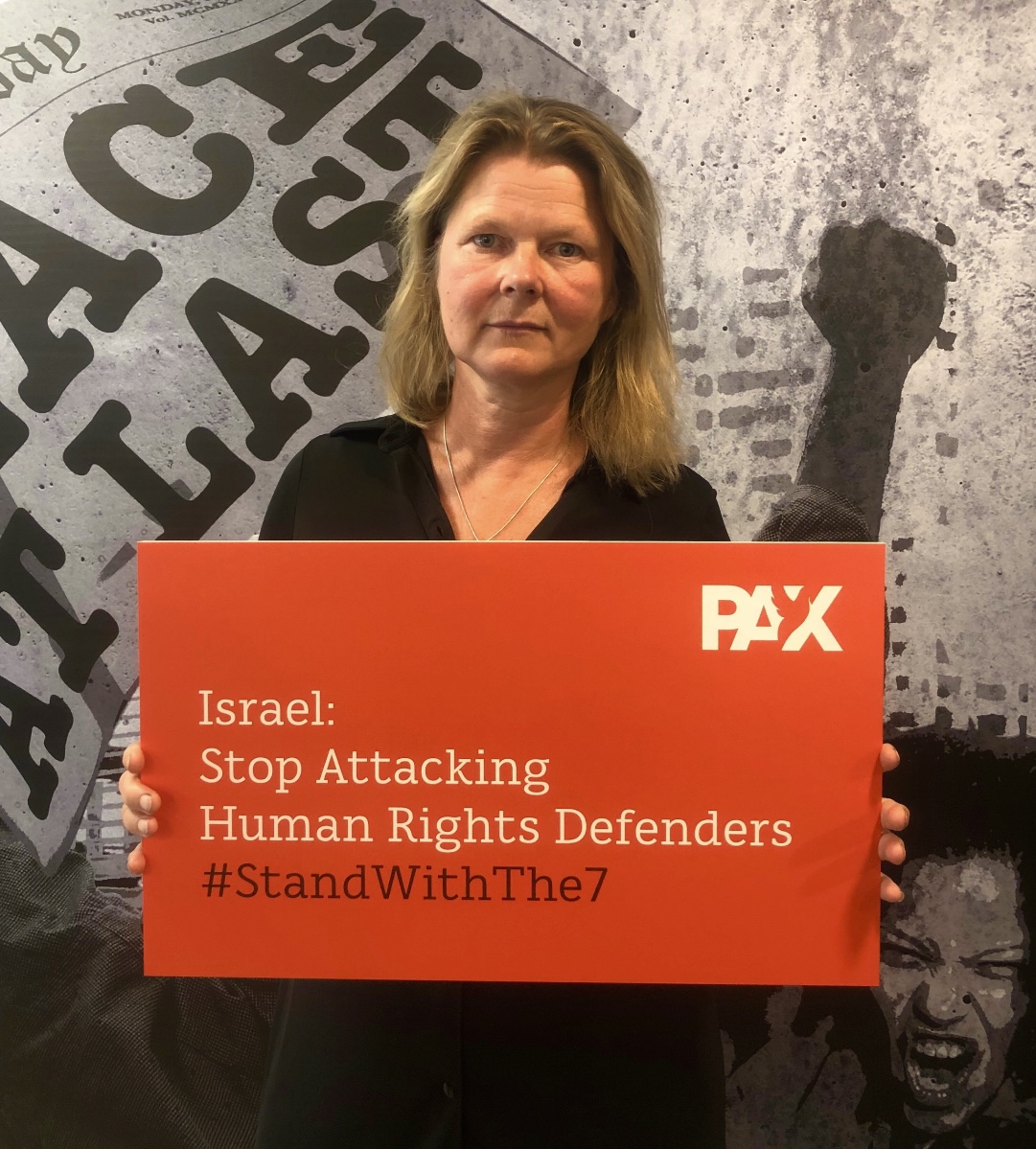 PAXvoorvrede's tweet photo. De Israëlische invallen bij Palestijnse mensenrechtenorganisaties kunnen niet onbestraft blijven. De statements van de NL overheid zijn daarin niet voldoende; er moet nu concrete actie worden ondernomen.
PAX is solidair met de 7 getroffen organisaties.
#StandWithThe7 https://t.co/B9fTW9foEN
