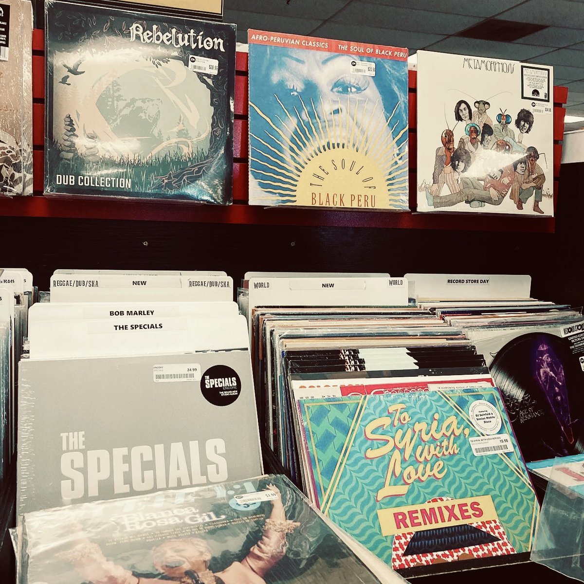 bjoyceonrecord's tweet photo. I’ve been doing this for a while now from #eastcoast to #westcoast and finding hidden gems 💎 in places like this one is an unique gift.
Y no paro de #diggin hasta que me encuentro nuestra #música cubana. 

Mañana estaré subiendo nuevo video a #youtube https://t.co/IbVT9uu6Oo