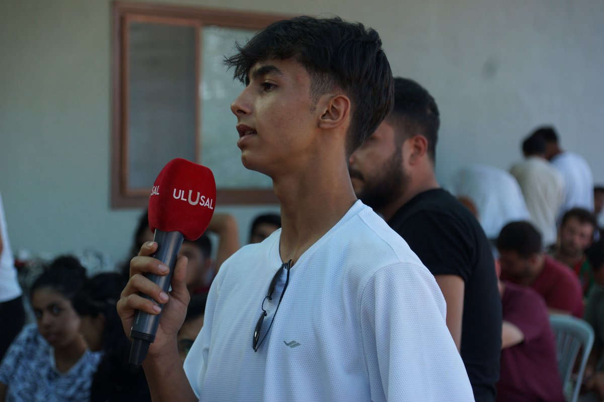 Öncü Gençlik Çanakkale'deki yaz kampını tamamladı.  Benim de katılma şansı bulduğum kampta, gençler kafası cep telefonuna gömülü, dünyadan habersiz "Z kuşağı" falan olmadıklarını çatır çatır sordukları sorularla gösterdiler.
<a href="/OncuGenclik/">Öncü Gençlik</a> 
<a href="/Vatan_Partisi/">Vatan Partisi</a>