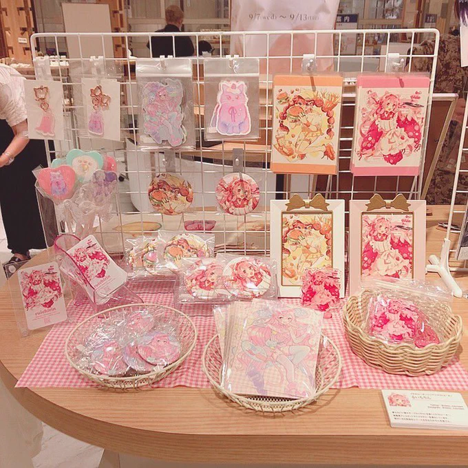 出展のお知らせ明日から手作市場ルクアイーレ店さんにてpopupがスタートします期間:9月7日(水)〜13日(火)場所:手作市場ルクアイーレ店        (大阪梅田)新作のTシャツや巾着袋などご用意してますどうぞよろしくお願いします〜 