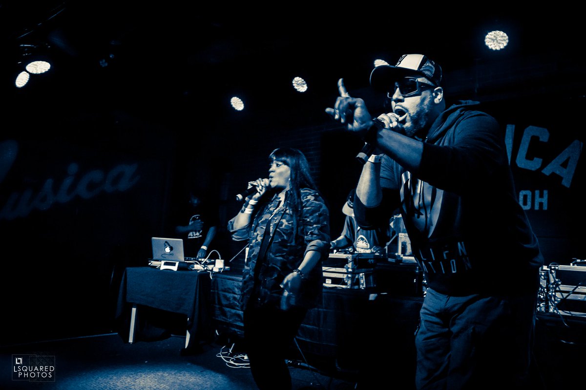 AlienArtshiphop's tweet photo. 👽Minus The Alien x La Butterfly x Dj Dramatize
Live @ Musica (Akron, Ohio)
Hiero Day 2022
Opening for Hieroglyphics (Souls of Mischief/Casual/Domino/Dj Toure) 🛸
📸 by Josh Land L Squared Photos
#minusthealien #labutterfly #aliennation #hieroday #soulsofmischief #casual https://t.co/Fk6meCtWf4