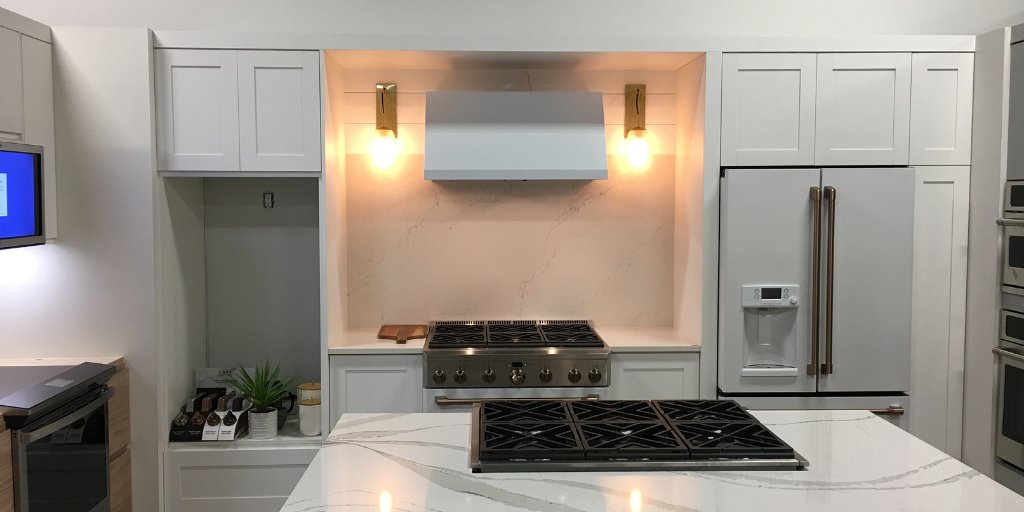 amazingcabinetb's tweet photo. Incorporate bold cabinet designs and uncommon shelving spaces that add more value to your time-honored cooking area. Try out our professional kitchen remodeling now!
#renovation
#kitchen_decor
#kitchen_renovation
#Laguna_Beach
#Dana_Point
#Home_Improvement
#DIY
#kitchen https://t.co/S3j0AIshK8