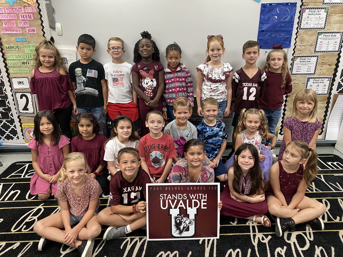 Hollysartin's tweet photo. PNGISD stands behind UVALDE! Sending prayers from Mrs. Sartin’s first grade class at Ridgewood Elementary! @Uvalde_CISD
#UvaldeStrong #maroonout #RWLearns https://t.co/UEx71XPQIf