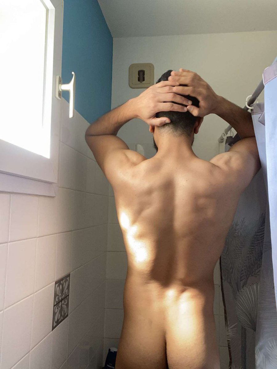 lheb85's tweet photo. Qui pour venir me frotter le dos ? mais attention on reste concentré sur l'objectif et on regarde pas en bas https://t.co/hdGnvUbEkK #mym #onlyfans #sexy #sexe #sex #naked #nude #hot #canon #rebeu #abs https://t.co/2IbutaKtuK