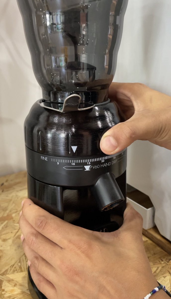 We finally have coffee grinders in both our shops ☕️🥳 choose from fine to coarse grounds and pay by weight :)