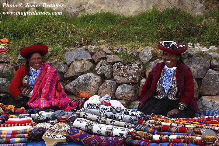 Friendly locals selling #textiles in #Chinchero #Peru for #TravelTuesday Available on #prints and products here: james-brunker.pixels.com/featured/quech…
#BuyIntoArt #FallForArt #ShopEarly #souvenirs #markets #crafts #handicrafts #weaving #vacation #holidays #streetmarket #localpeople #quechua