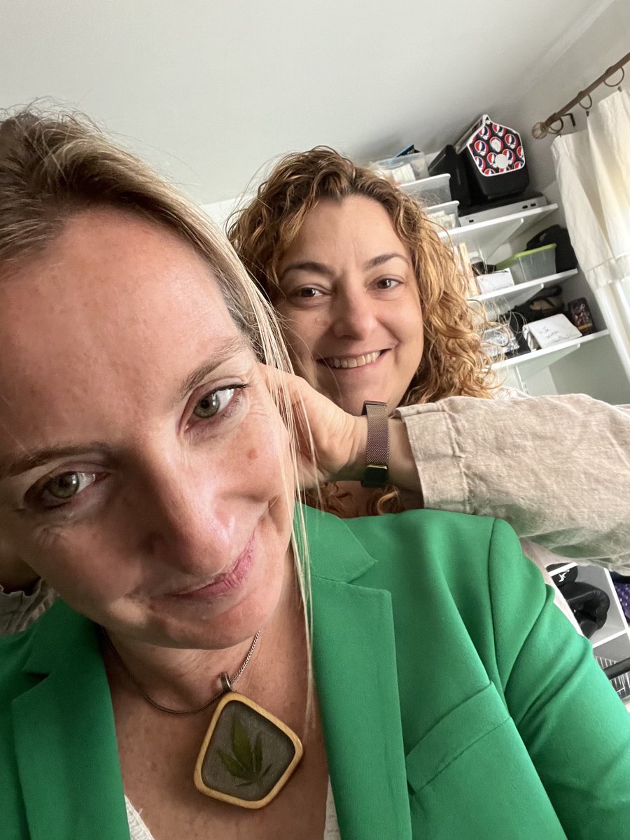 nycjamgal's tweet photo. Instead of summer tour I’ve been focusing on being a #BadAssBoss in cannabis media and it feels really good to be #RisingStrong. 💪🏽💚💪🏽 https://t.co/7gHLxiPzw6