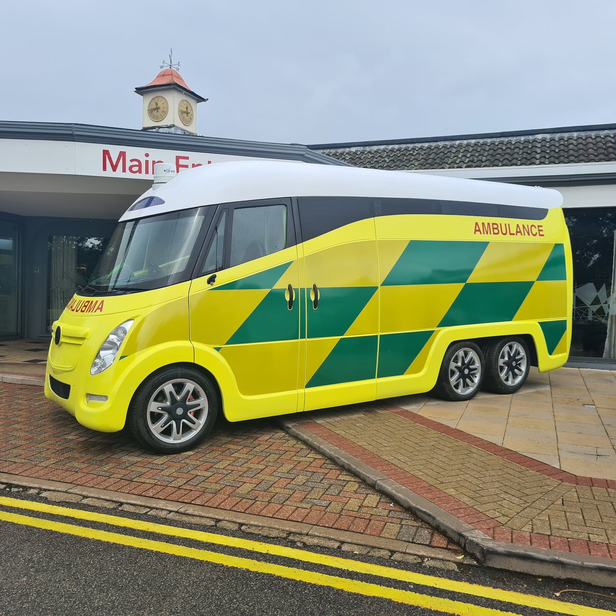 chrisfrantic's tweet photo. Innovation at its finest... bespoke built Ambulance from @intambulances being discussed at #ALF2022 
Can't wait to give this a try... @EastEnglandAmb @Ldn_Ambulance https://t.co/VfDkhPeIcv