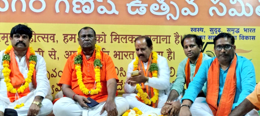baddammahipal_b's tweet photo. Extended our support to @bgusofficial indefinite hunger strike led by
Dr Bhagwanth Raoji,
Gen Secretary, #Bhagyanagar #GaneshUtsav #Samithi
Sri Rama Raju ji,
Vice President, #BGUS
Sri MurariJi,
Central #BGUS Member
All leaders & public representatives to support the cause. https://t.co/odZWTCgBa4