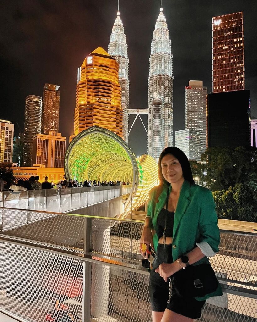 ruthilicious's tweet photo. My feed is still in KL 😁
The perfect photo spot for taking photos with the background of #SalomaLink and #PetronasTowers. ✨

More on the blog: 13 New Fun Things to Do in KL (link in profile). ☺️

#CEBTravels
#LetsFlyJuansMore
#CEBfliesKualaLumpur
#Ta… https://t.co/SODosVqILY https://t.co/v86QauqhN7